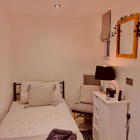 Private Access Small Room In Leicester Free Parking Drinks Exteriér fotografie